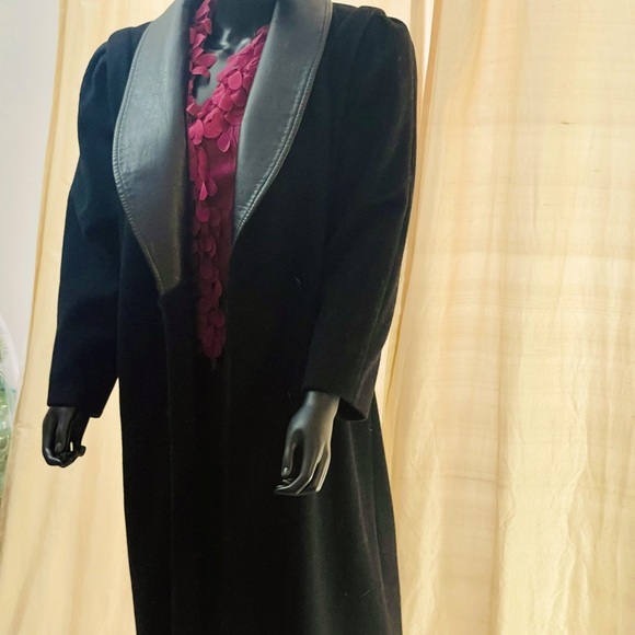 Black Trench coat. Size S/M - Picture 2 of 4